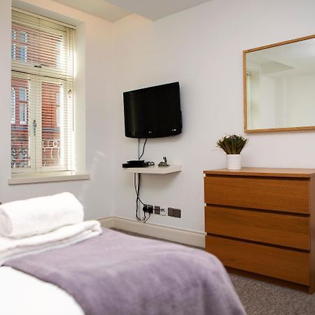 Apt 3, Trafalgar Sq Duplex, 3Rd & 4Th Floor By Indigo Flats Londen Buitenkant foto