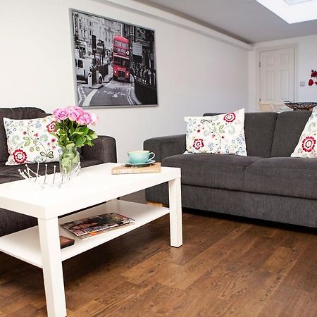 Apt 3, Trafalgar Sq Duplex, 3Rd & 4Th Floor By Indigo Flats Londen Buitenkant foto