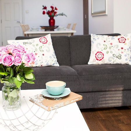 Apt 3, Trafalgar Sq Duplex, 3Rd & 4Th Floor By Indigo Flats Londen Buitenkant foto