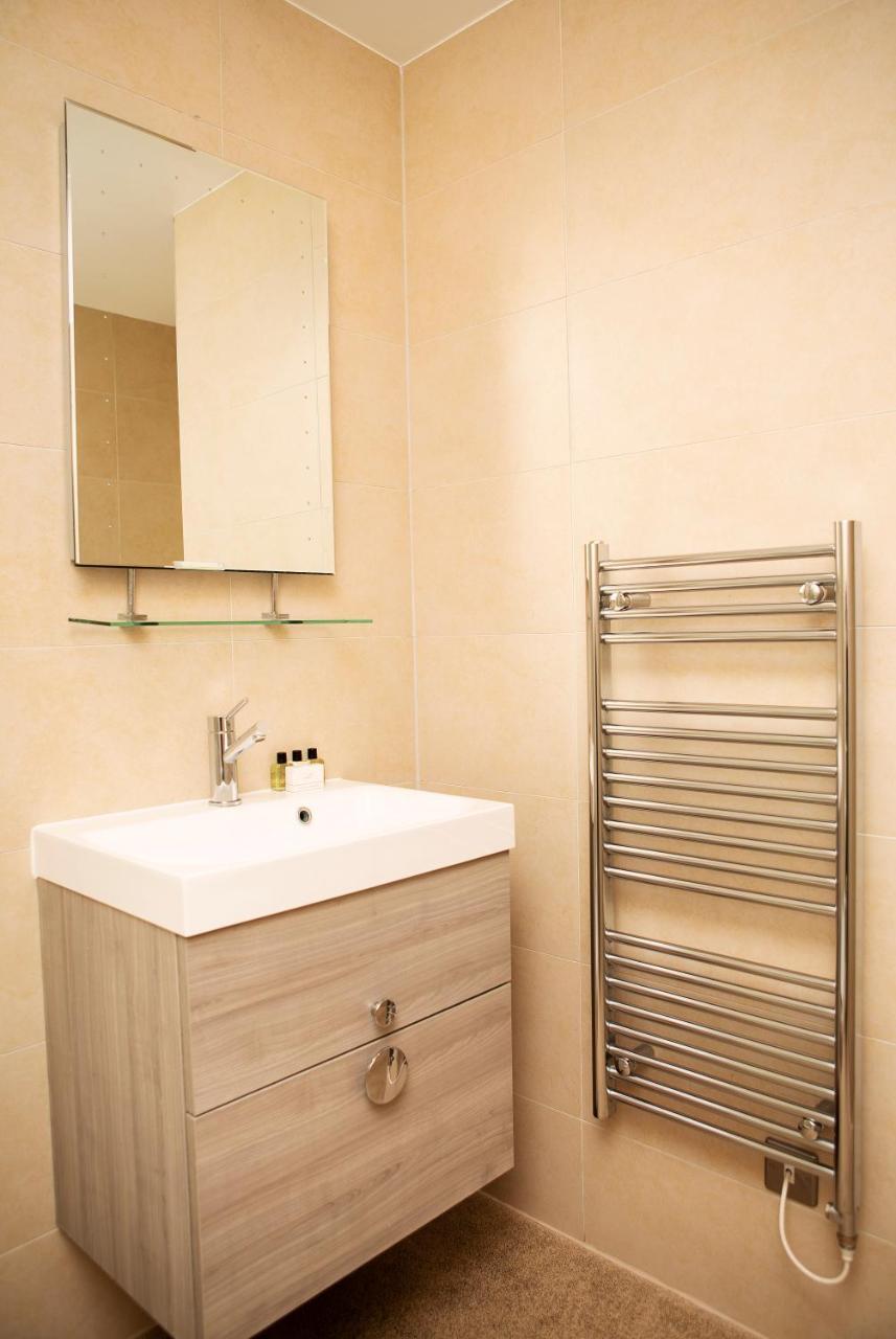 Apt 3, Trafalgar Sq Duplex, 3Rd & 4Th Floor By Indigo Flats Londen Buitenkant foto