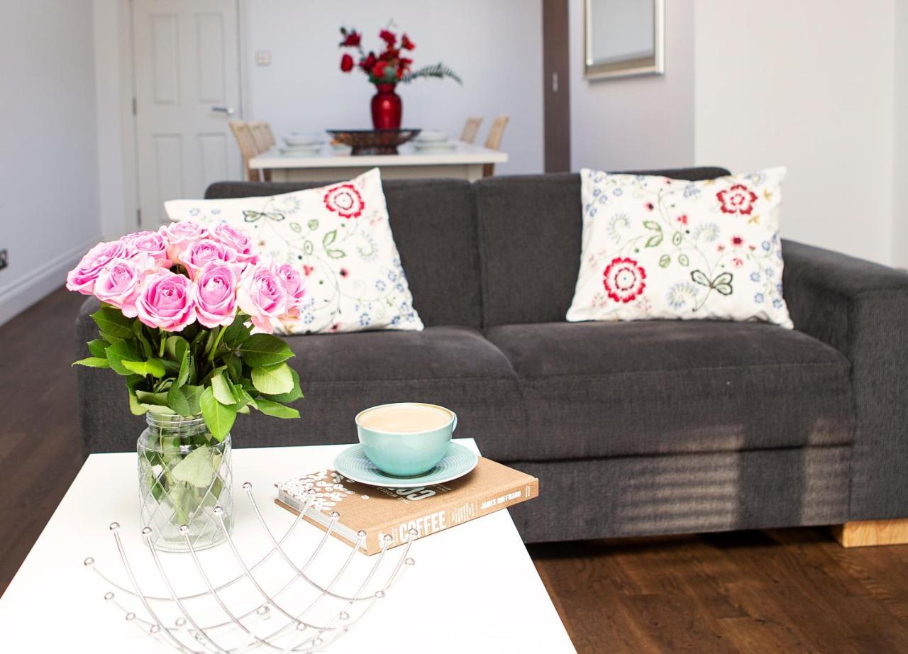Apt 3, Trafalgar Sq Duplex, 3Rd & 4Th Floor By Indigo Flats Londen Buitenkant foto